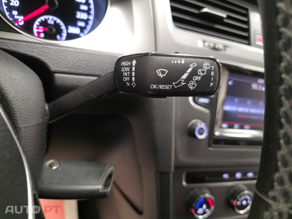 Volkswagen Golf 1.6 HDI CONFORTLINE