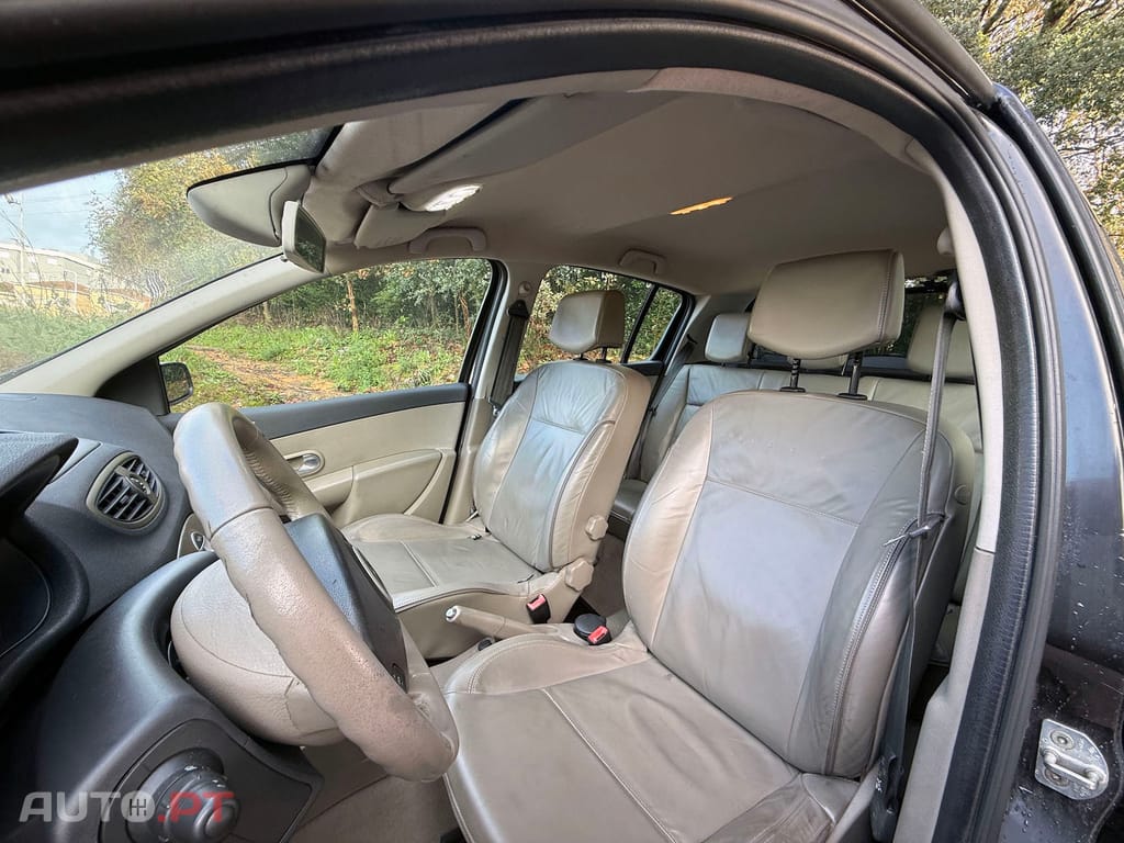 Renault Clio 1.6 INITIALE Automático 80mikm