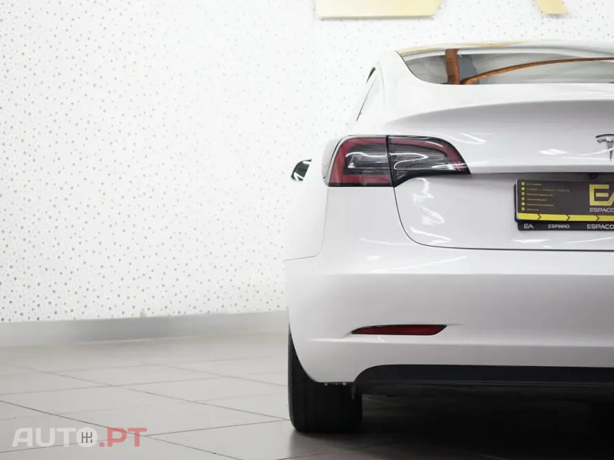 Tesla Model 3 Standard Range Plus RWD