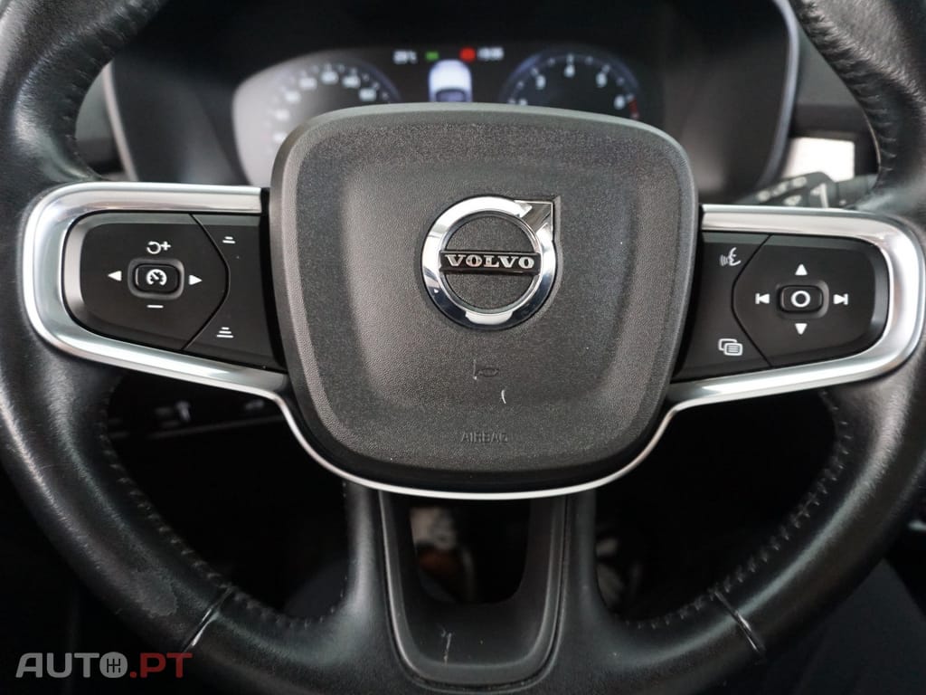 Volvo XC40 T2 Momentum Pro