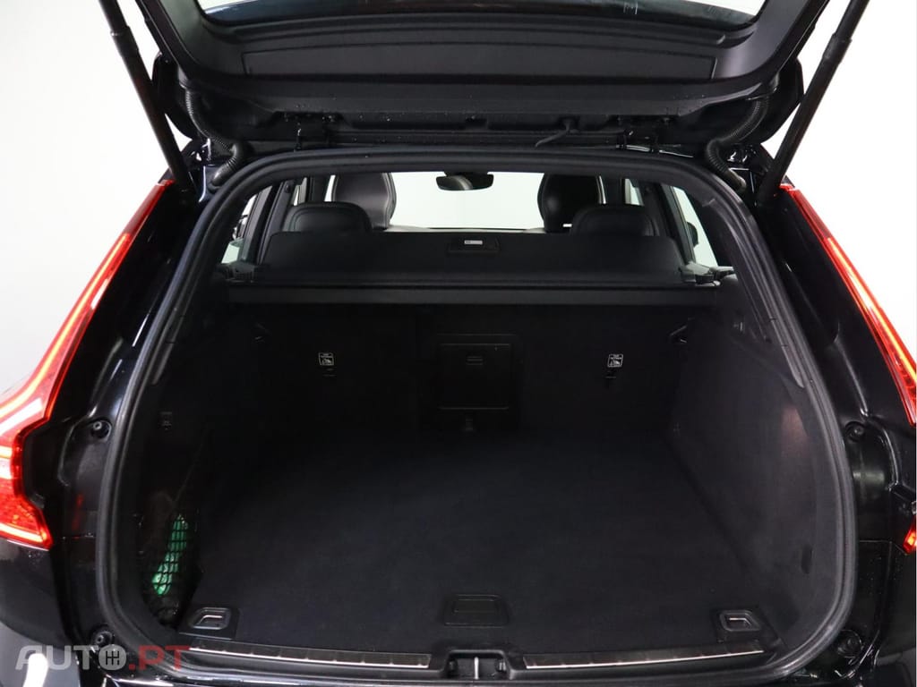 Volvo XC60 2.0 T6 PHEV Black Edition AWD