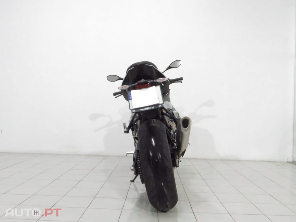 BMW S .