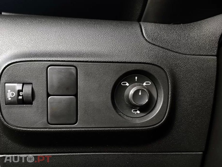Citroën C3 Pure Tech S&S Shine — fotografia 13