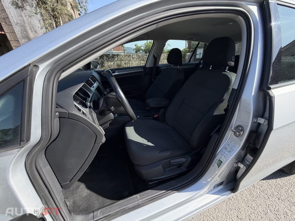 Volkswagen Golf 1.6 TDi Confortline DSG