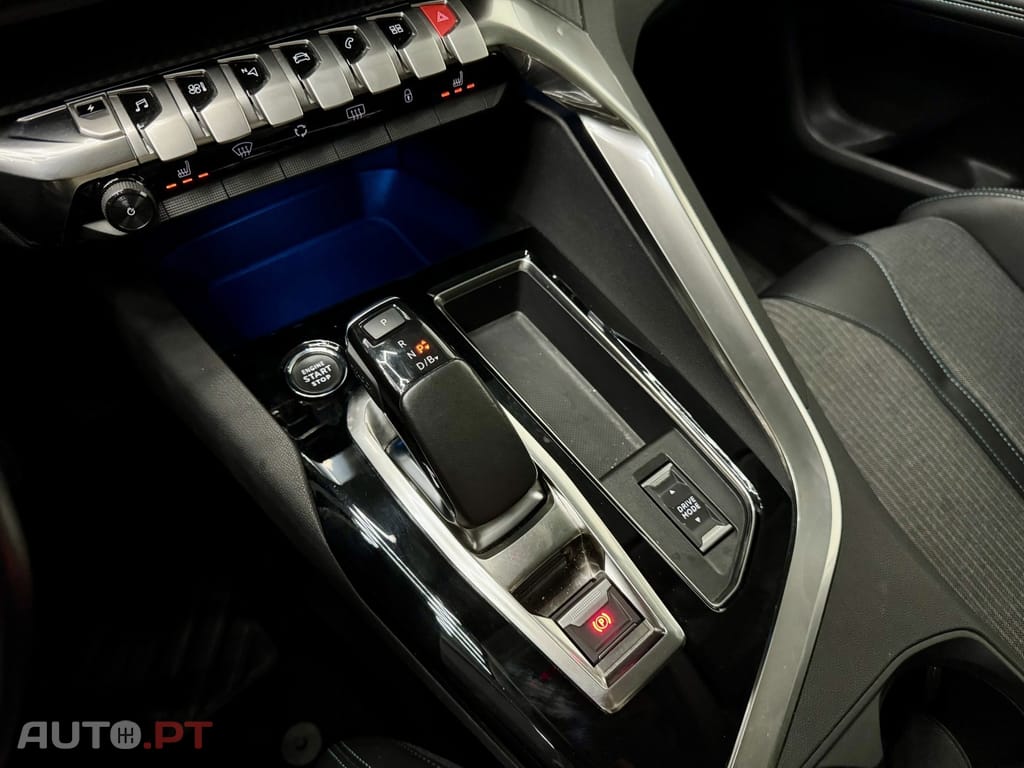 Peugeot 3008 1.6 Hybrid Allure e-EAT8