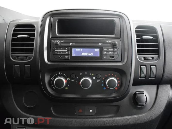 Renault Trafic 2.0 dCi L1H1 (C/ Frio)