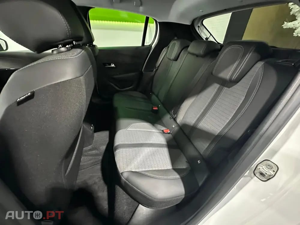 Peugeot E-208 50 kWh Style