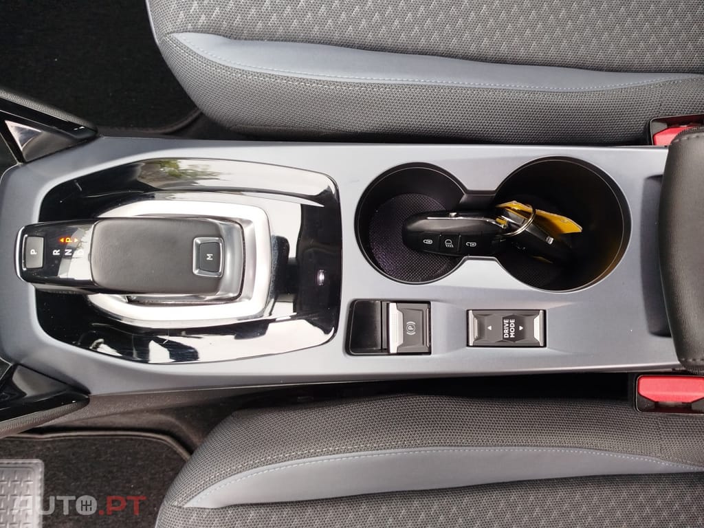 Peugeot 2008 1.2 PureTech Allure EAT8
