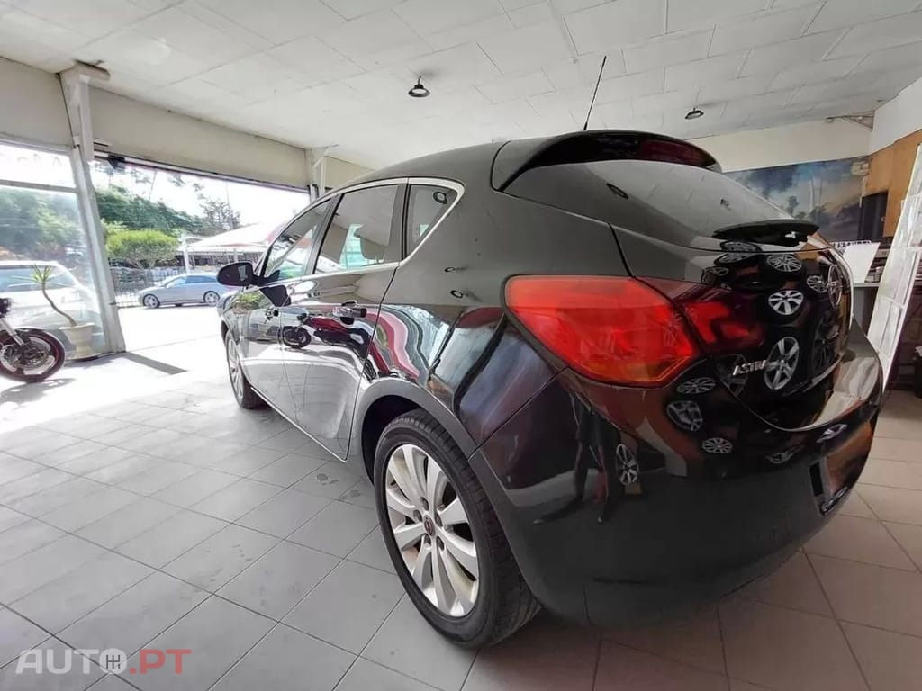 Opel Astra 1.7 CDTi Edition — fotografia 5