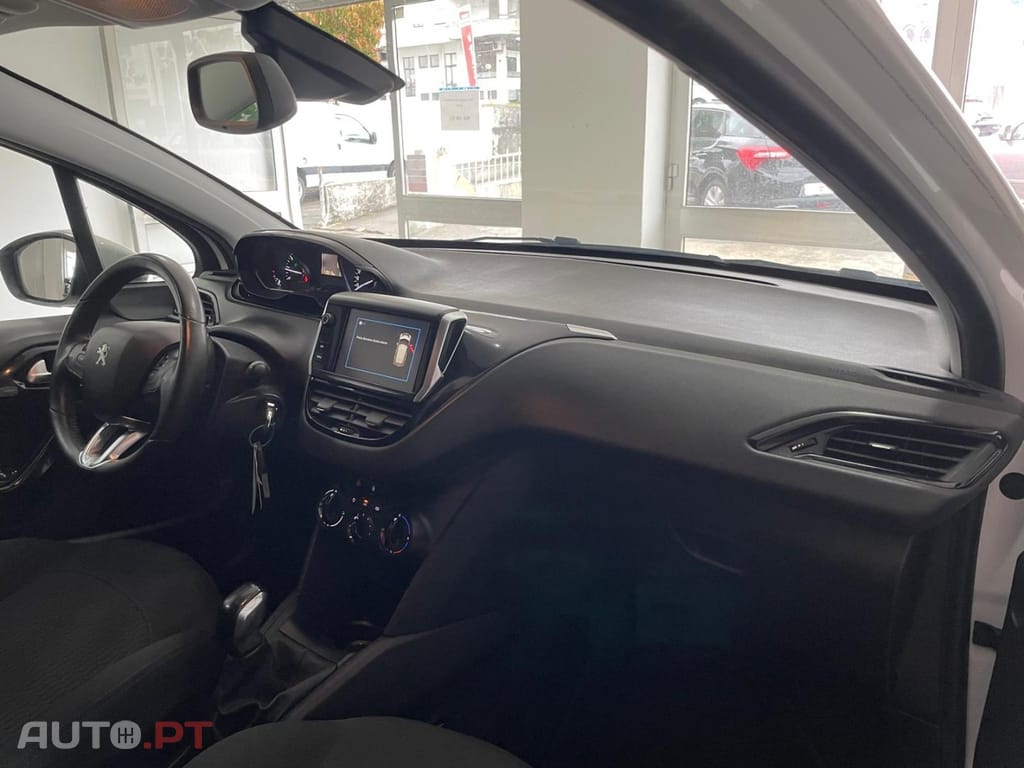 Peugeot 208 1.2 PureTech Signature