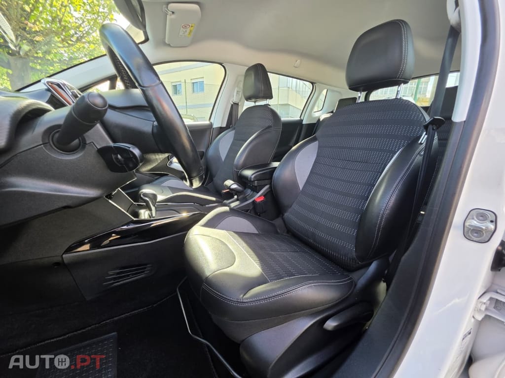 Peugeot 2008 1.2 PureTech Allure EAT6