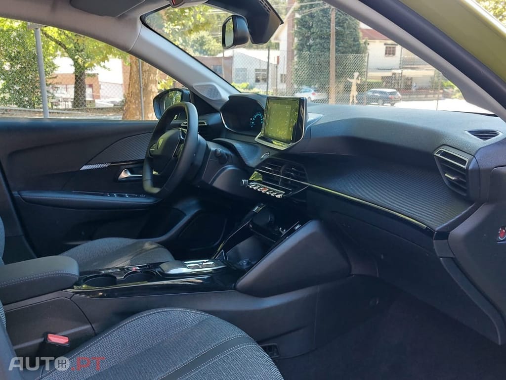 Peugeot E-208 50 kWh Style