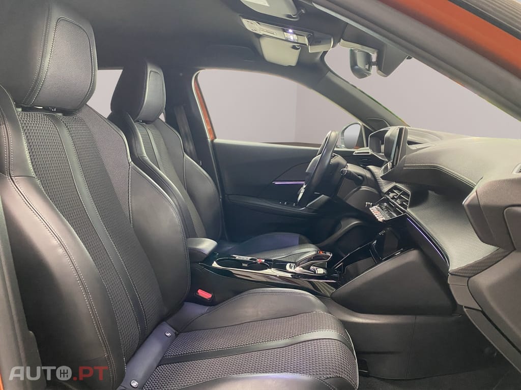Peugeot E-2008 50 kWh GT