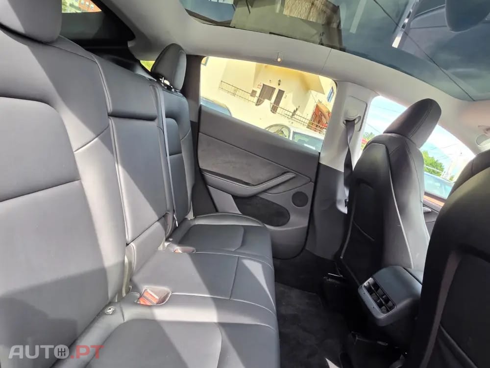 Tesla Model Y RWD