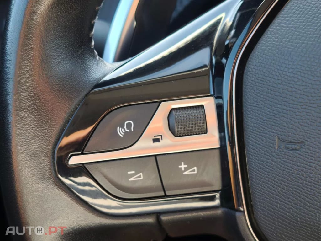 Peugeot 2008 PureTech 130 EAT8 Allure