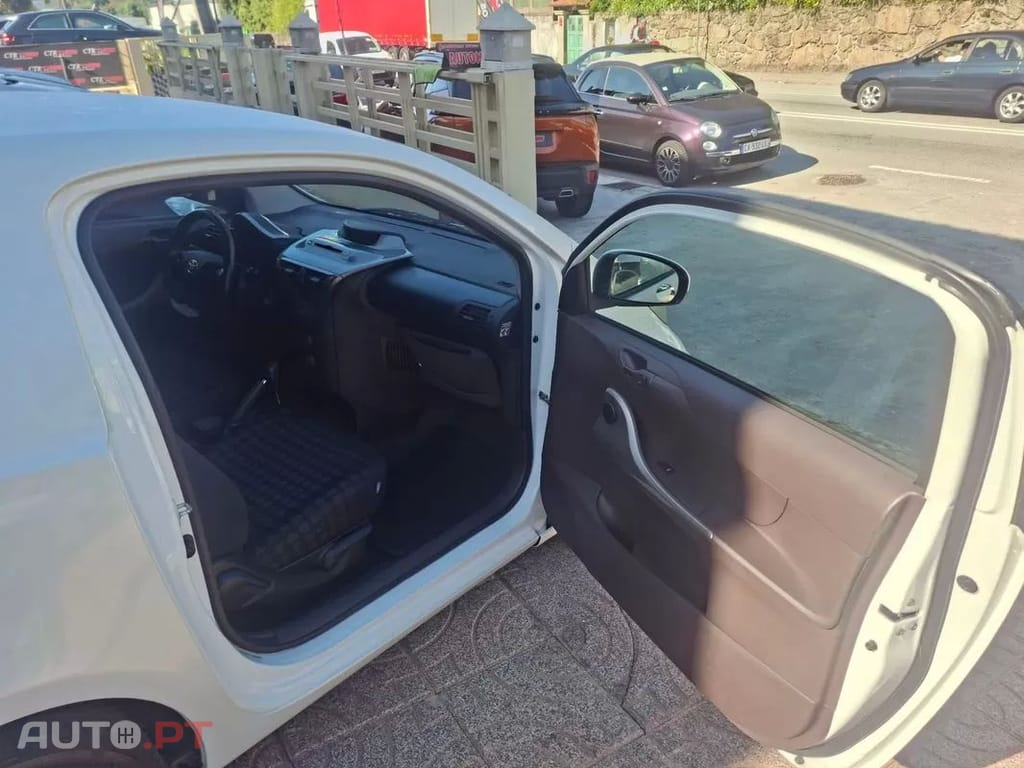 Toyota iQ 1.0 VVT-i 2 MultiDrive