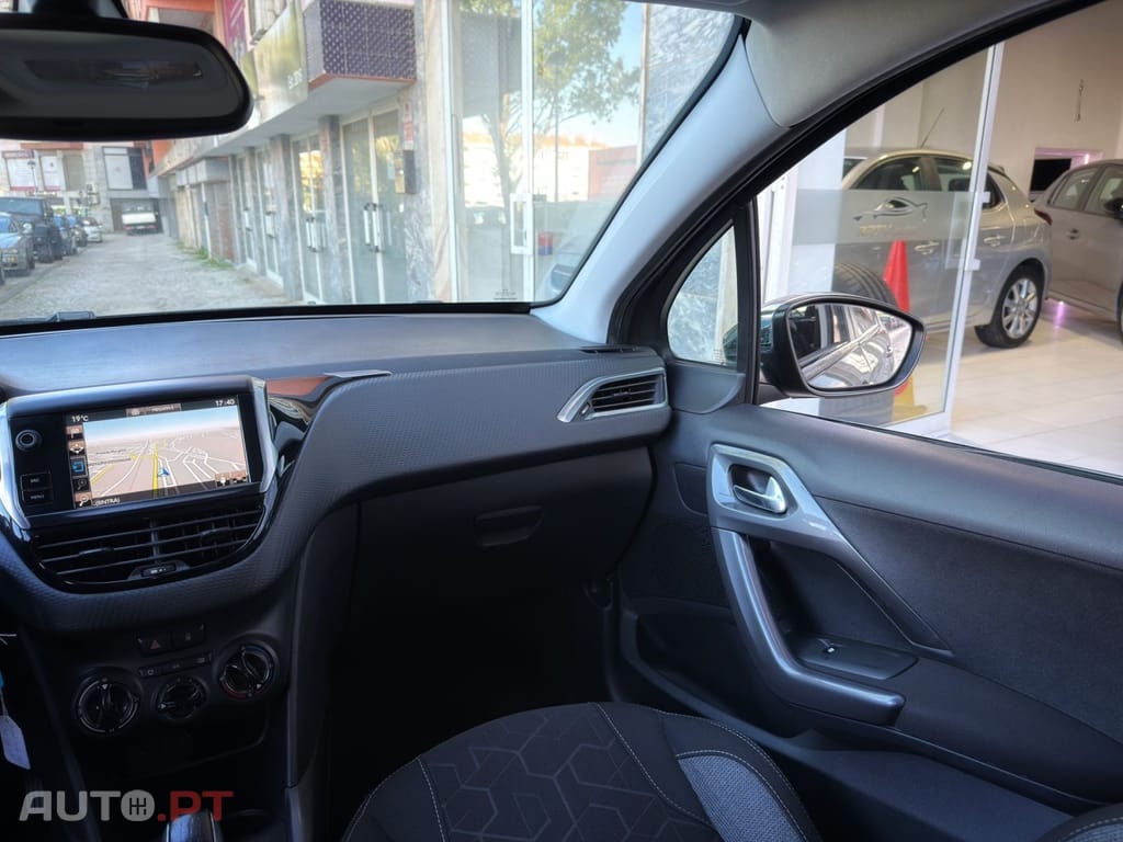 Peugeot 2008 1.2 PureTech Style