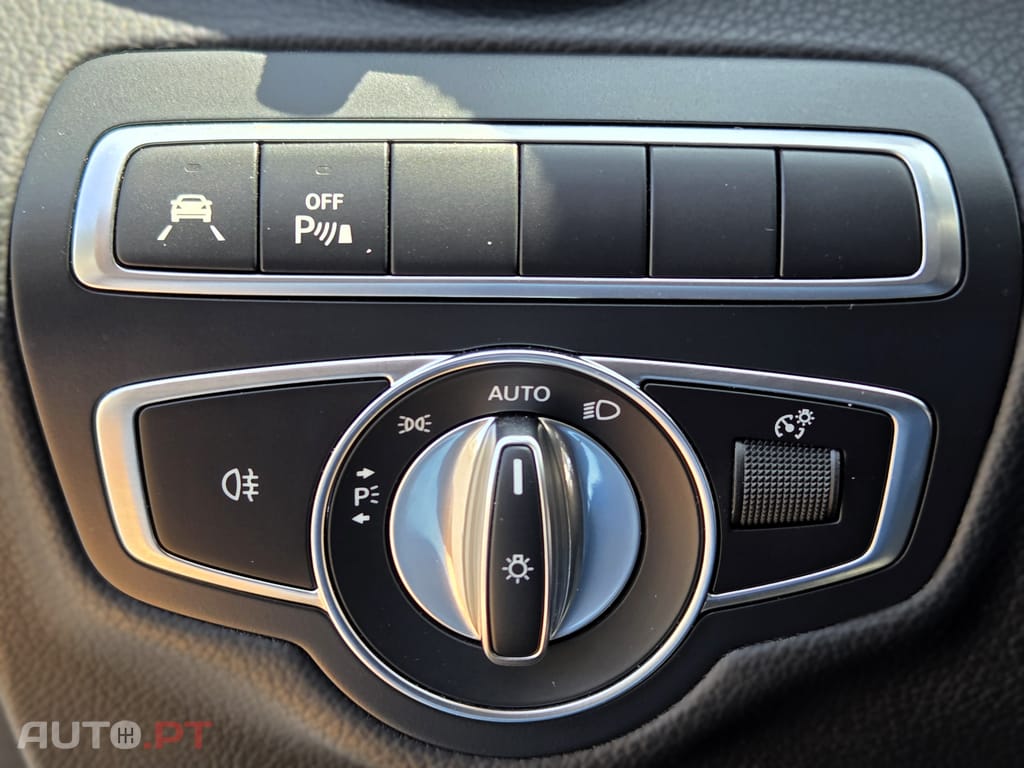 Mercedes-Benz C 300 de AMG-Line (Pack Night) - Burmester Audio, Multibeam, Airmatic, 19"