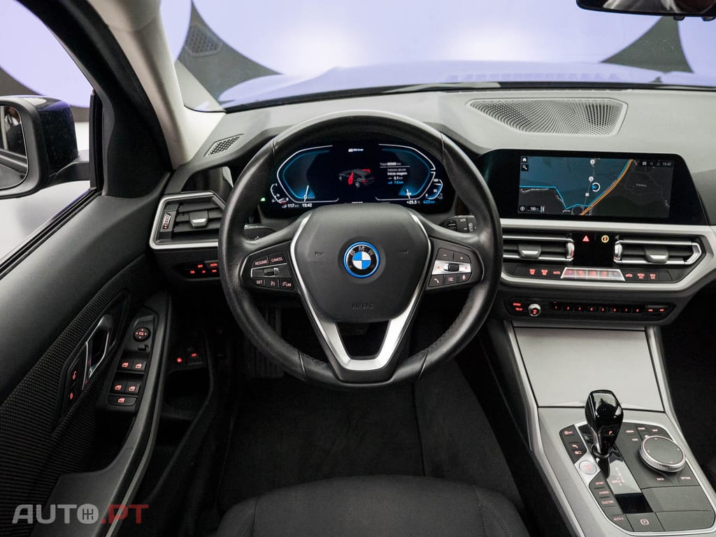 BMW 330 e Touring Line Sport Auto