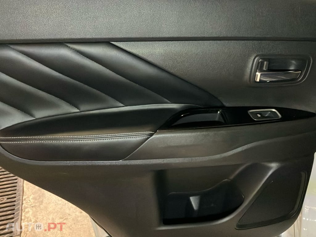 Mitsubishi Outlander 2.4 PHEV Instyle