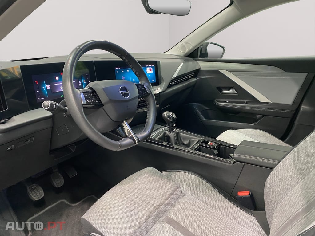 Opel Astra 1.2 T Elegance