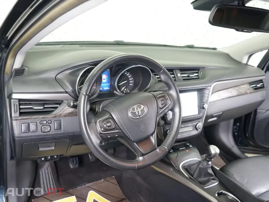 Toyota Avensis Touring Sports 2.0 D-4D Exclusive