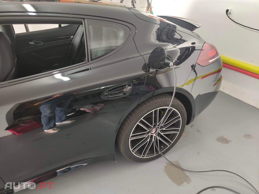 Porsche Panamera Hybrid S - Imaculado - Revisoes todas na marca