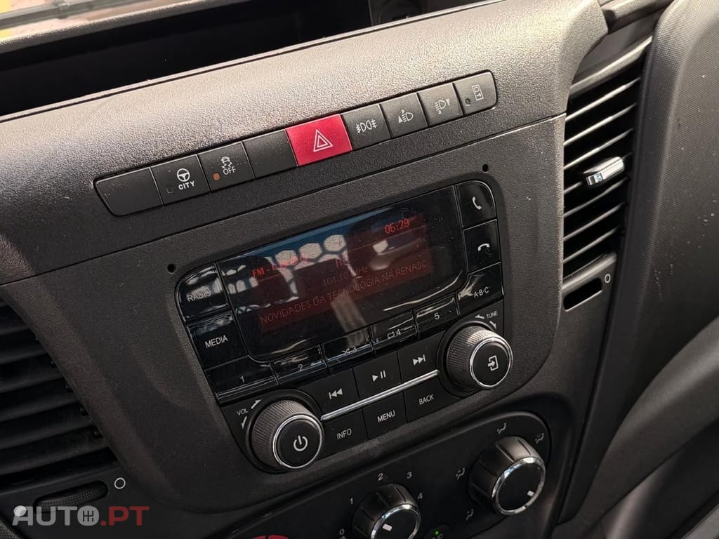 Iveco Daily BASCULA TRI-BASCULANTE