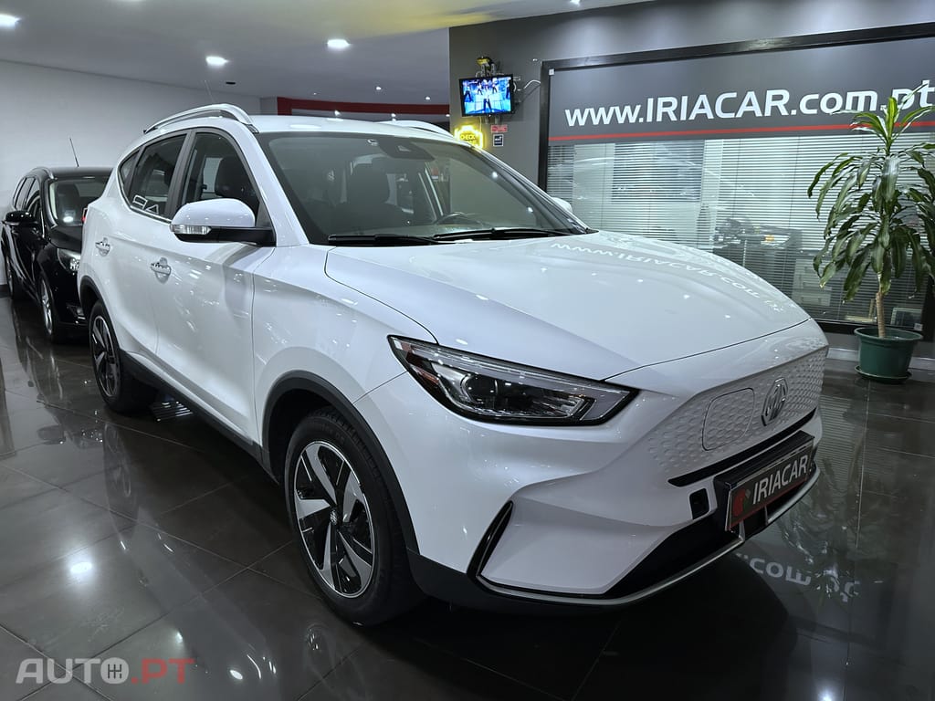 MG ZS Standard Luxury