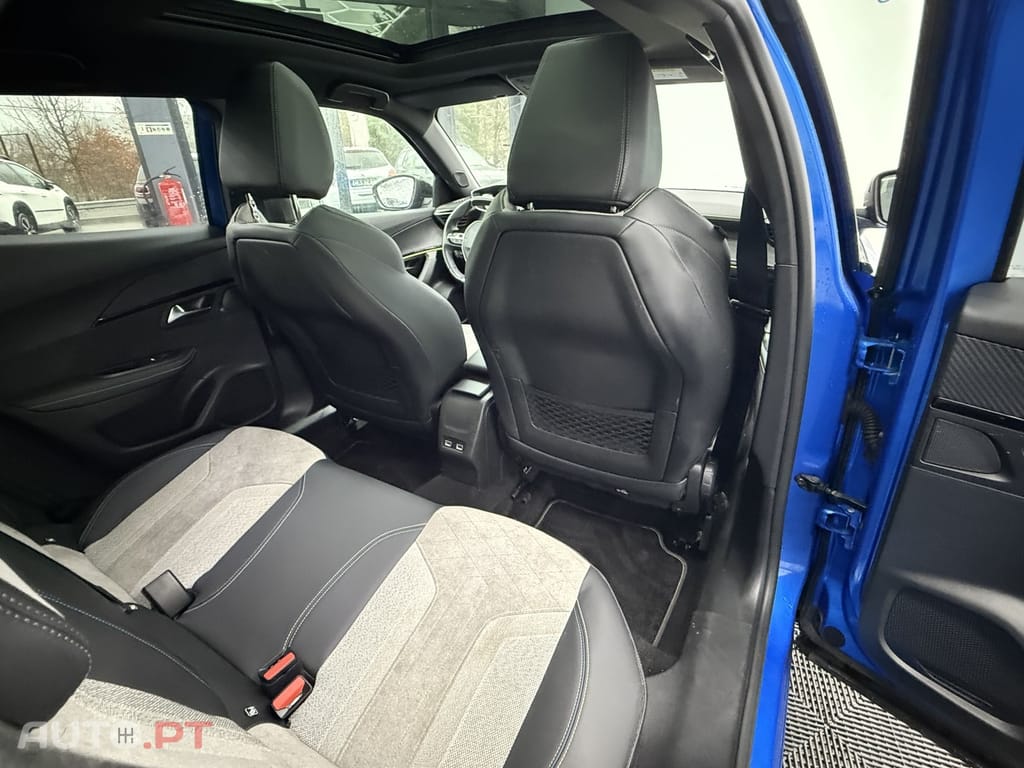 Peugeot E-2008 50 kWh GT