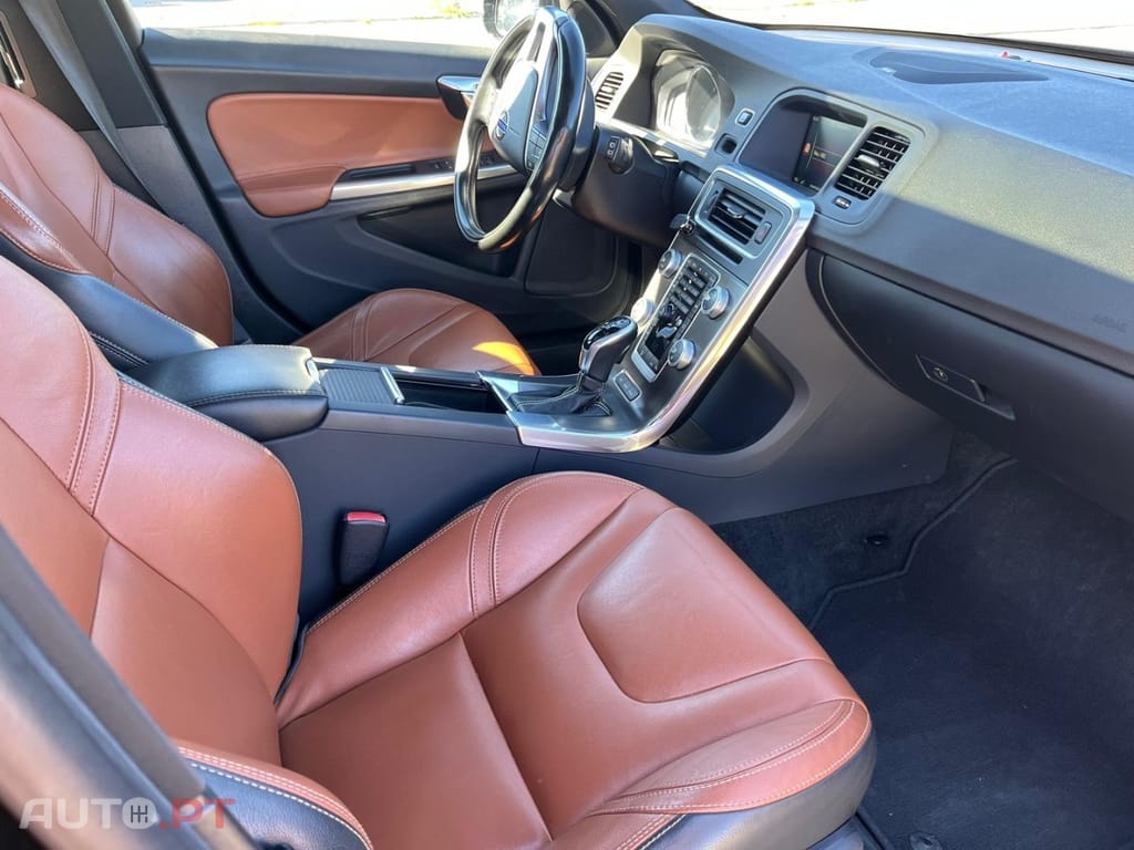 Volvo V60 D6 Twin Engine Geartronic RDesign