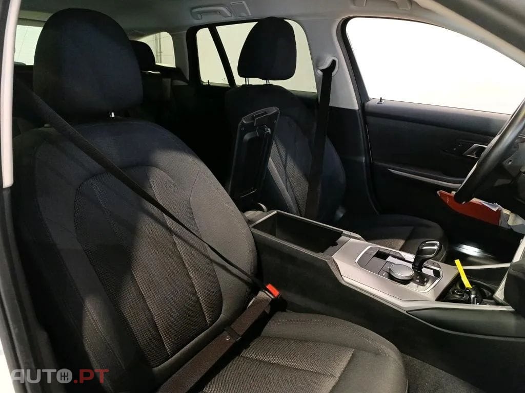 BMW 330 e Touring Corporate Edition Auto
