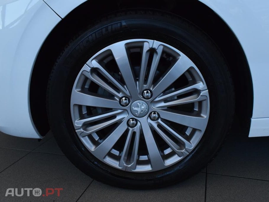 Peugeot 208 1.2 PureTech Signature