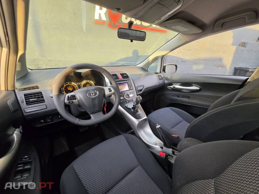 Toyota Auris 1.4 D-4D Comfort MM+Navi
