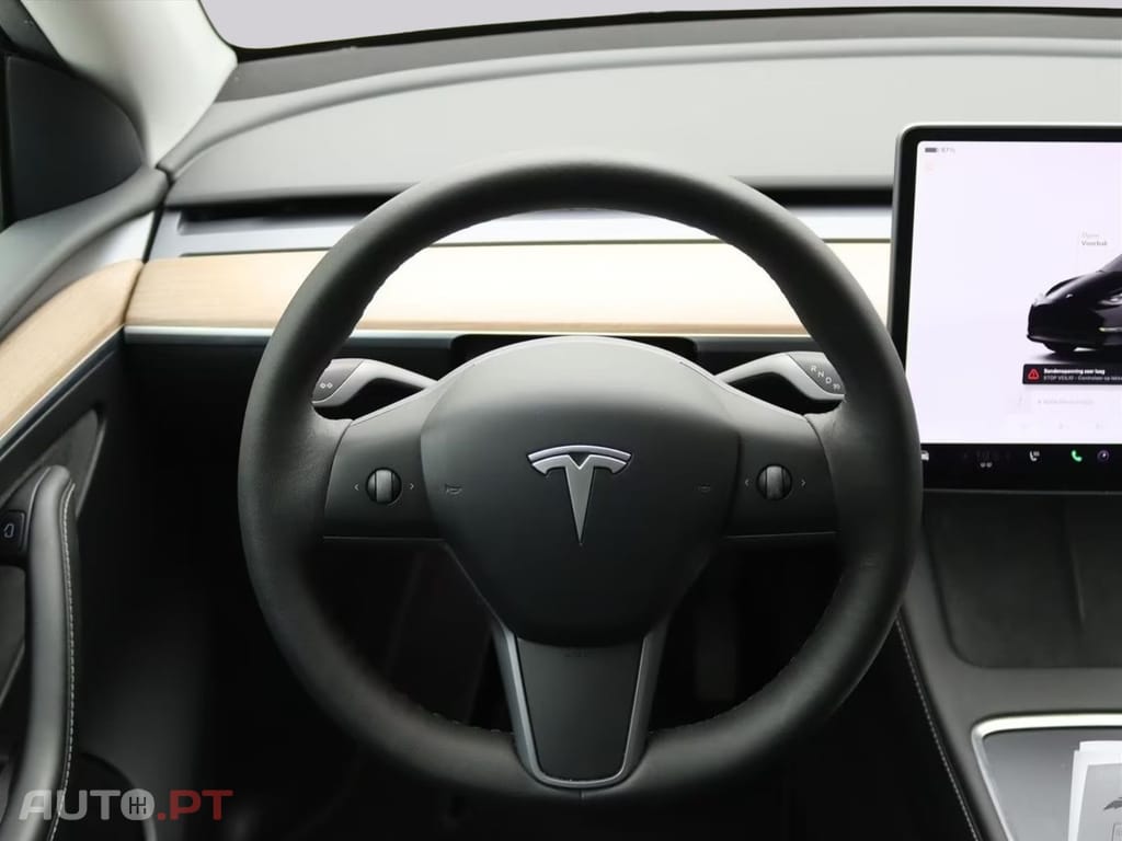 Tesla Model Y Long-Range AWD I.V.A DEDUTIVEL