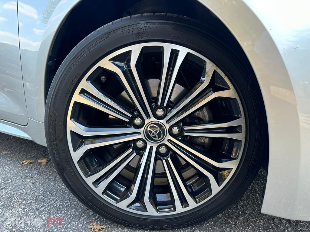 Toyota Corolla 2.0 Hybrid Square Collection
