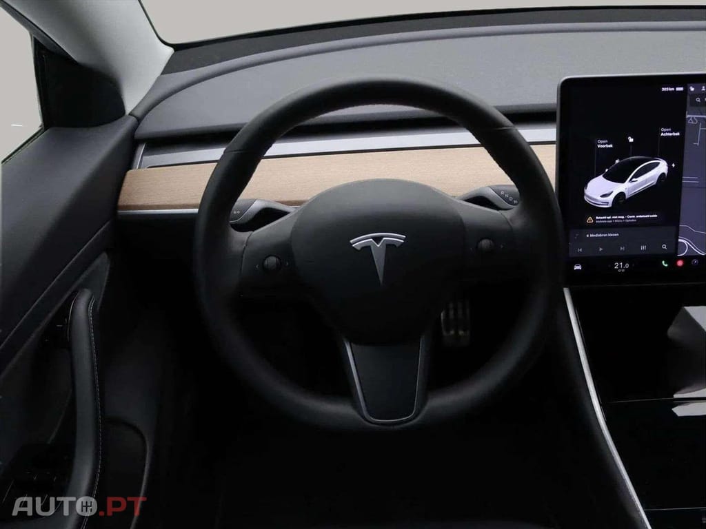 Tesla Model 3 Standard RWD Plus AUTOPILOT