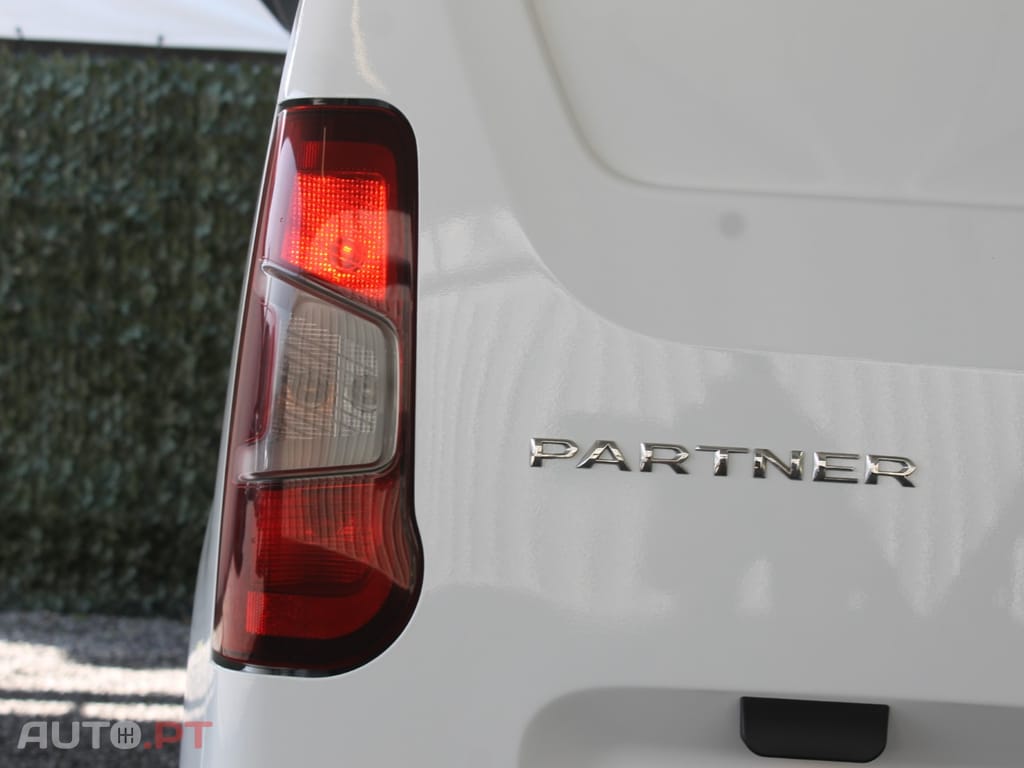 Peugeot Partner PRO STANDART 3 LUGARES / IVA DEDUTÍVEL