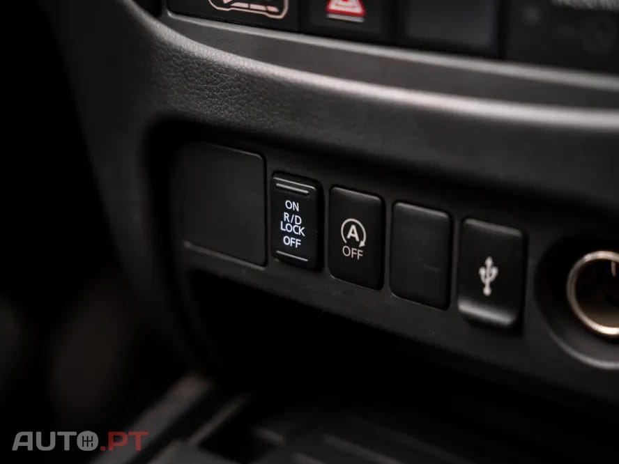 Mitsubishi L200 2.3 DI-D CD Invite 4WD