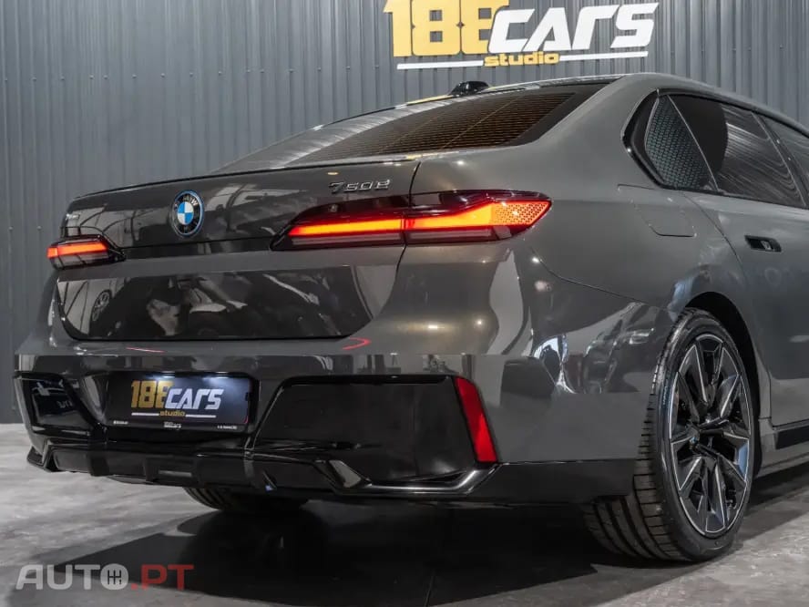 BMW 750 750e xDrive Pack Desportivo M