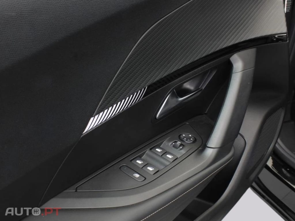 Peugeot 2008 1.2 PureTech Allure EAT8