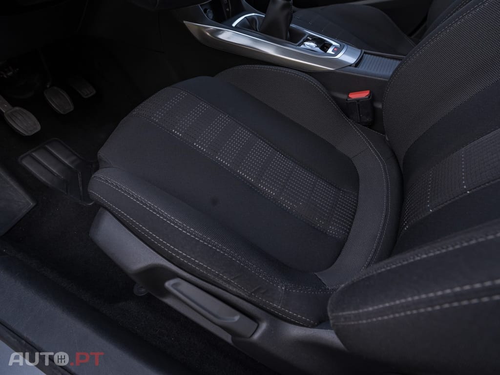 Peugeot 308 1.2 PureTech Allure J18