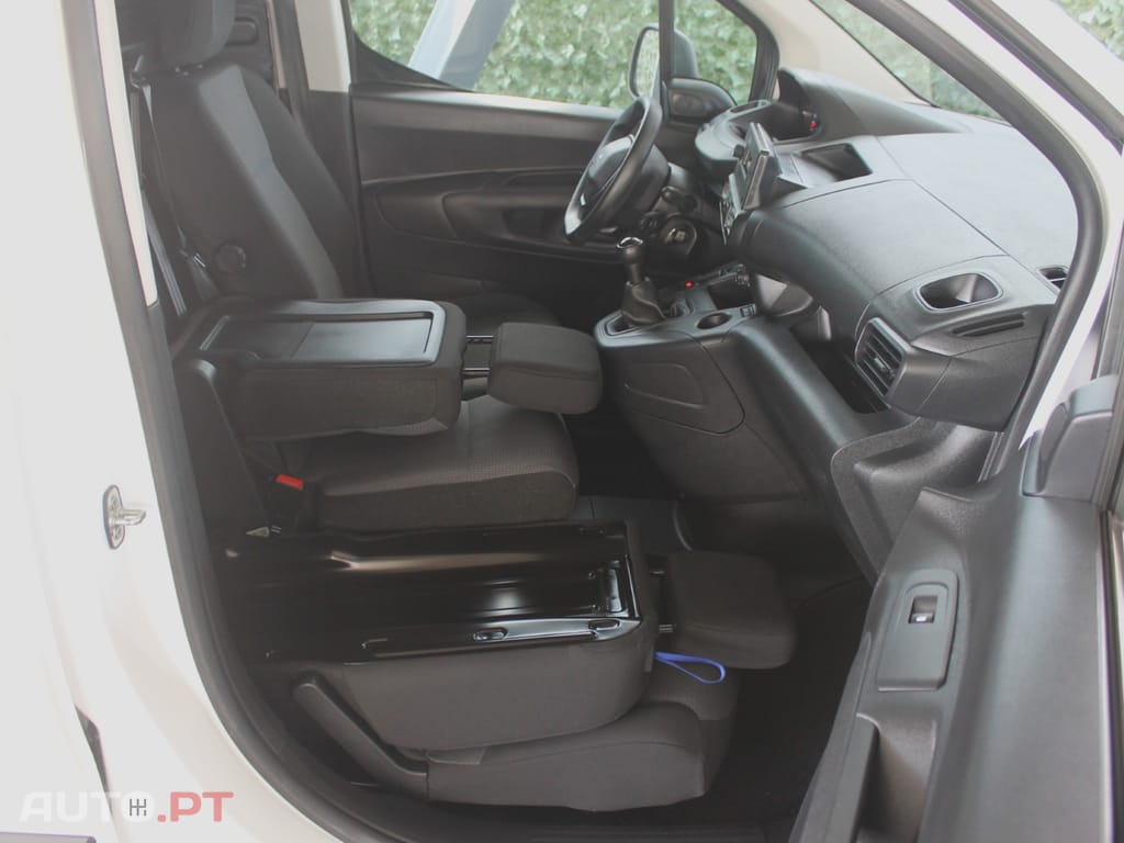 Peugeot Partner PRO STANDART 3 LUGARES / IVA DEDUTÍVEL