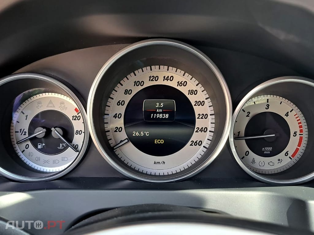 Mercedes-Benz E 220 CDi BlueEfficiency