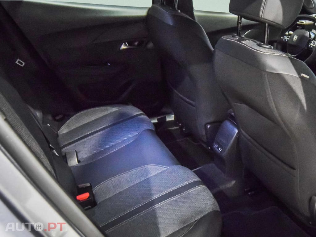 Peugeot 2008 1.2 Hybrid Allure e-DCS6