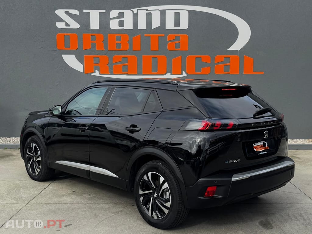 Peugeot E-2008 50 kWh Allure Pack