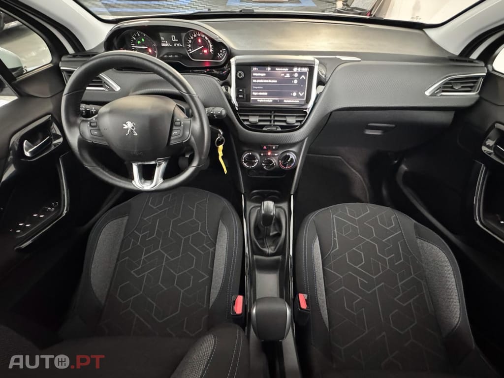 Peugeot 2008 1.2 PureTech Signature