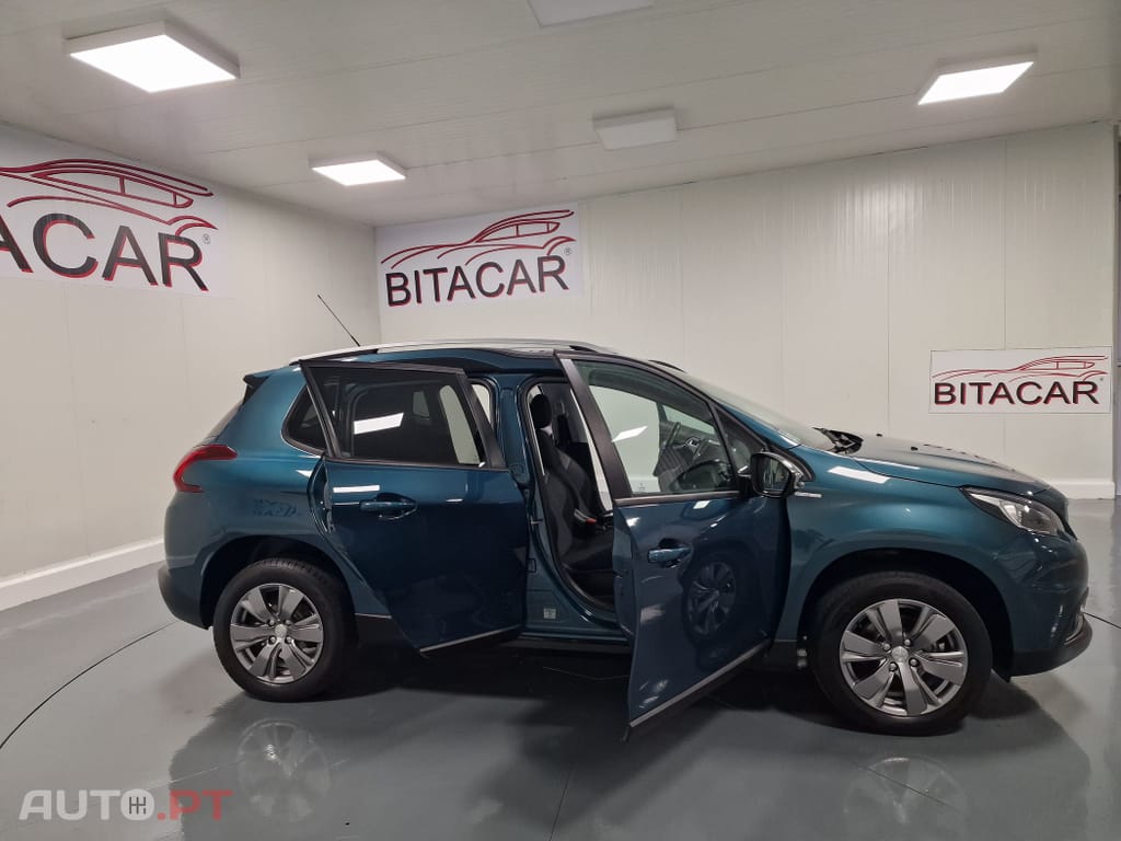 Peugeot 2008 1.2 PURETECH STYLE
