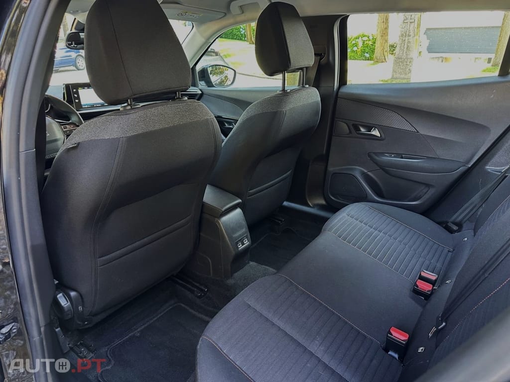 Peugeot E-2008 50 kWh Active Pack
