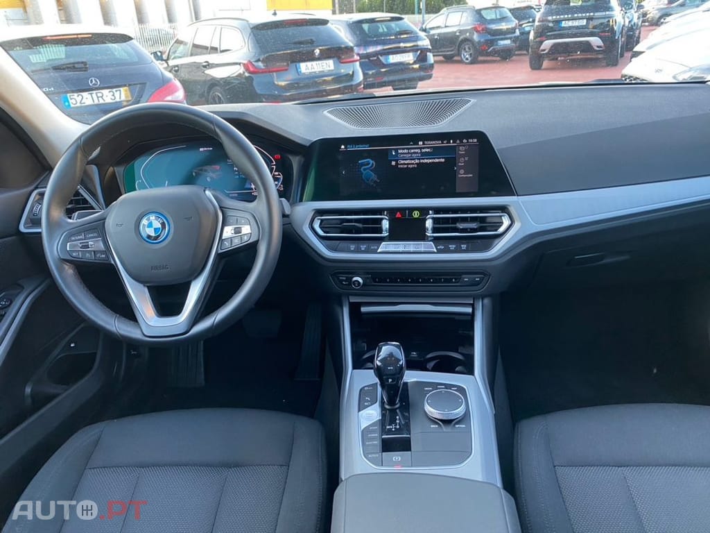 BMW 330 e Line Sport Auto